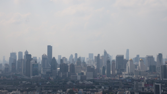 今天早上，曼谷的PM2.5粉尘在56个地区都超过了橙色预警的标准！