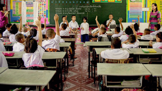 泰国教师优点：“良好的人际交往能力” ，缺点：“负债”