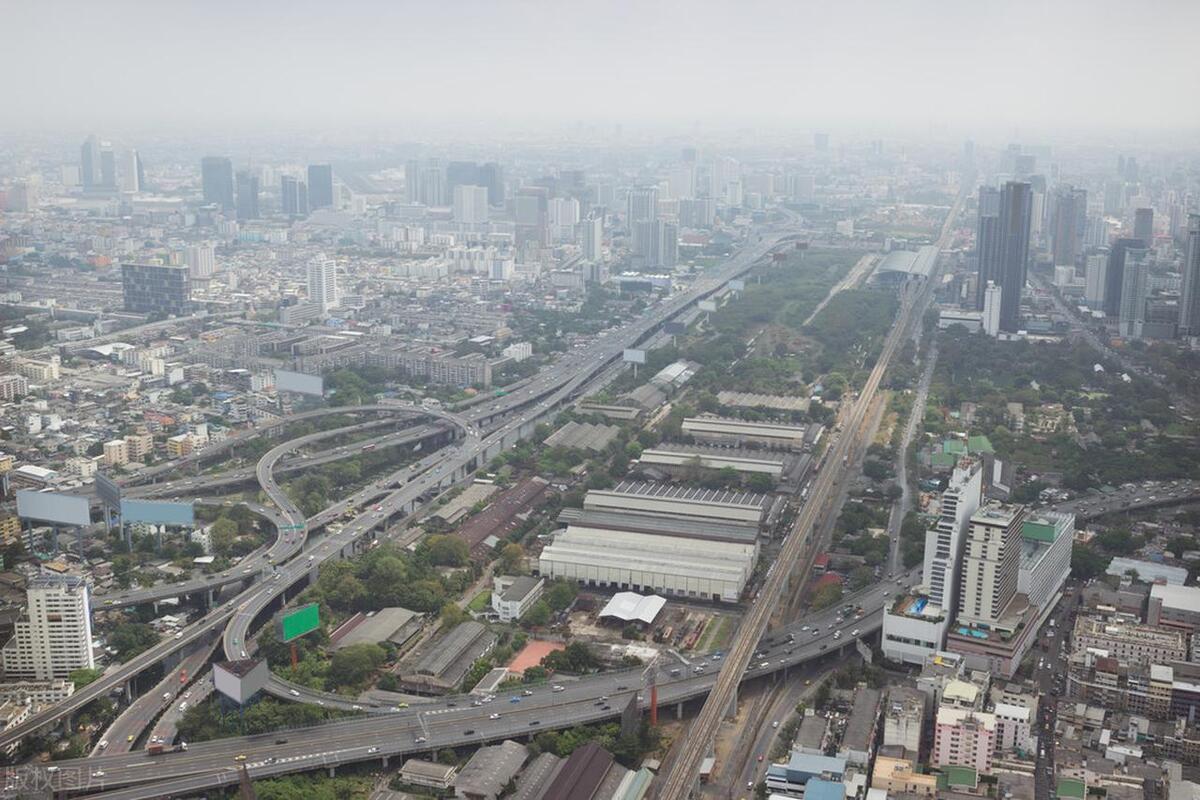 曼谷应对气温下降和PM2.5粉尘污染波动