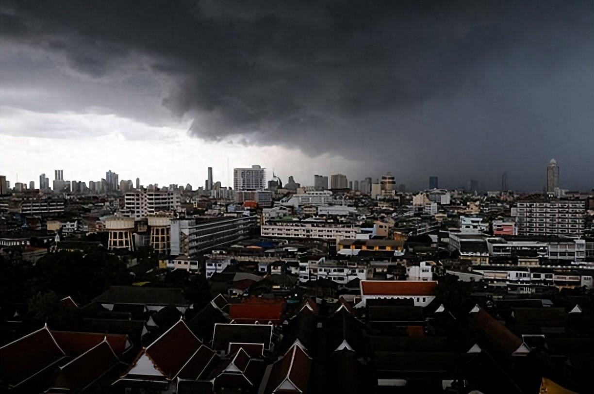 泰国准备迎接暴雨，曼谷受到轻微影响