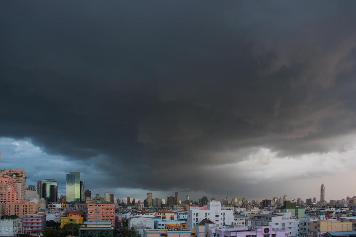 泰国准备迎接暴雨，曼谷受到轻微影响