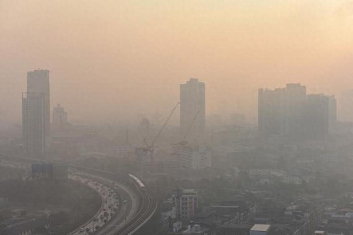 今天早上曼谷PM 2.5超标淹没了68个地区，处于橙色级别