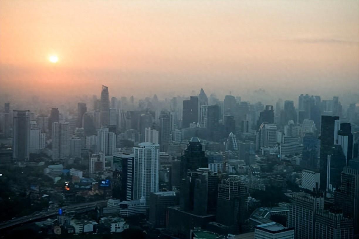 曼谷应对气温下降和PM2.5粉尘污染波动