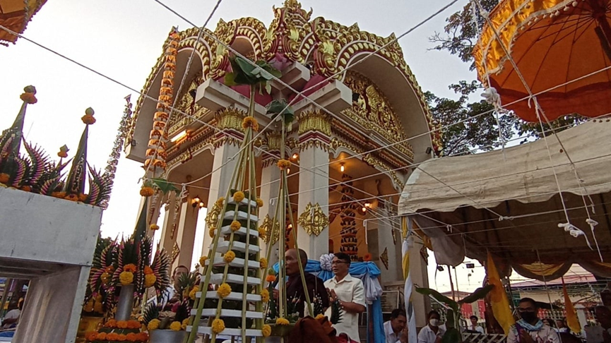 在泰国的宁芭堂县，居民们共同参加了举行在本地庙宇举行的第七次“Phra Chao Chaiwongman 7”（意为第七次胜利之神）的加冕仪式