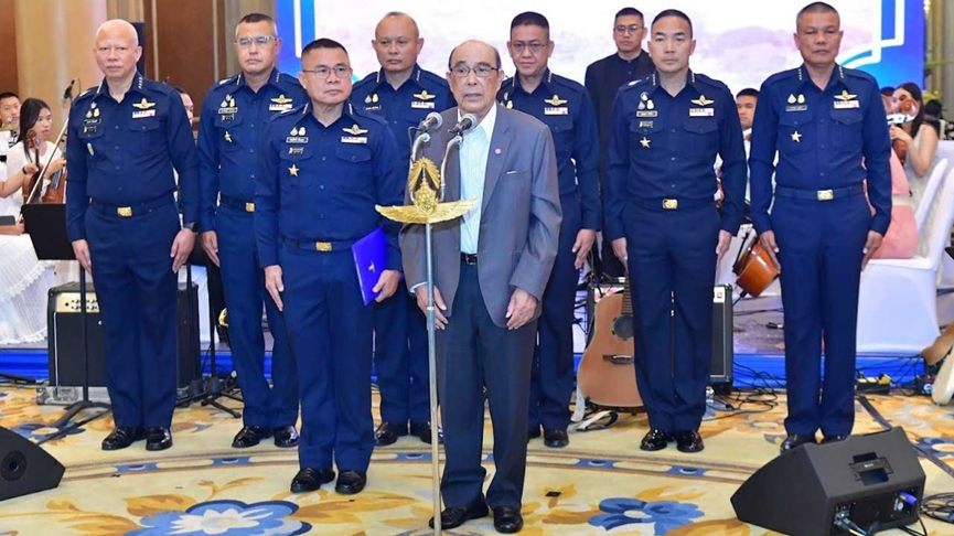 在庆祝教师日的活动中，泰国空军司令部主办了一场向过去的军事领导人展示武艺的活动，以及祝福前任军官的仪式。