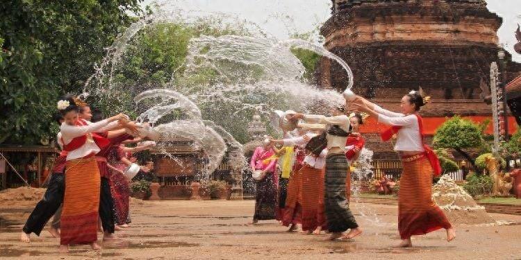 泰国世界泼水节将于4月1日至21日持续狂欢