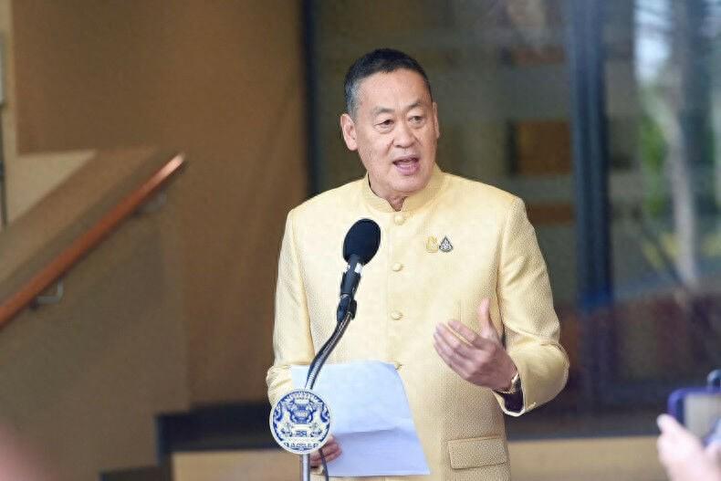 泰国总理敦促全泰国人周一穿黄色衣服以庆祝泰王生日