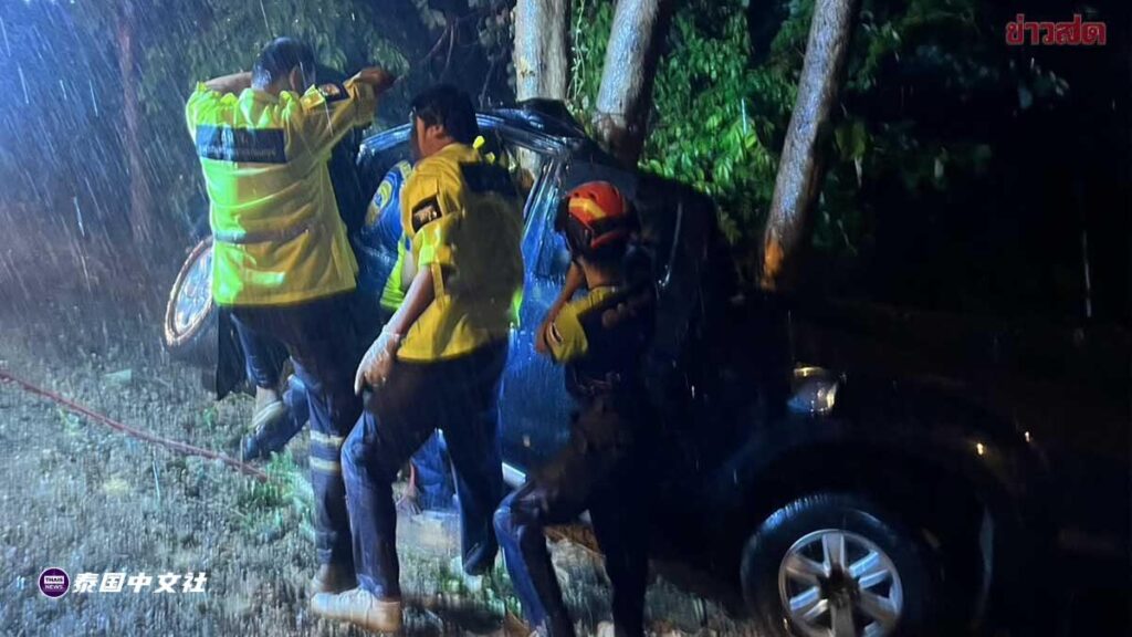 泰国南奔府43岁男子雨夜驾车失控撞树身亡