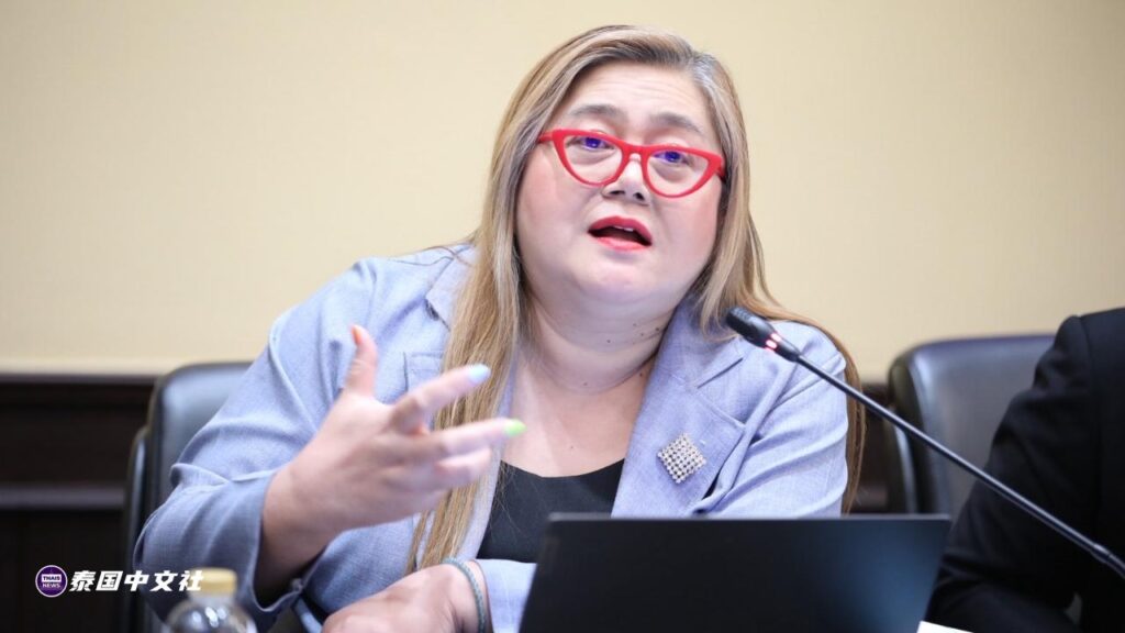 泰国“老师妈”回击“老师提”指责教师减负政策不力