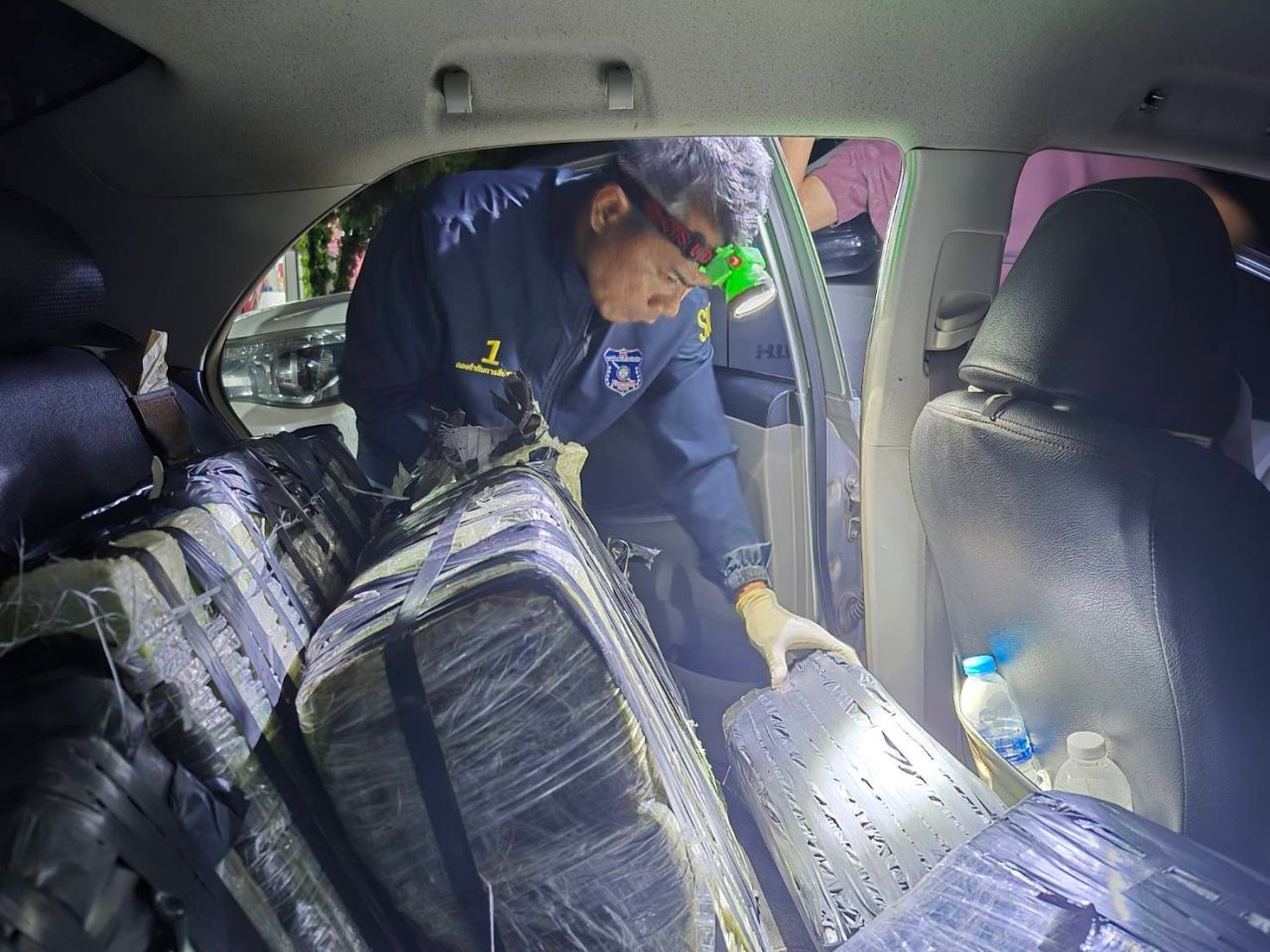 第四调查组抓获两名前囚犯，跨国毒贩团伙接手老挝人20万运输146公斤冰毒