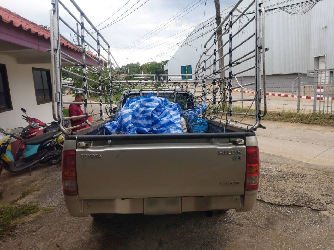 截获重大毒品案：300万片冰毒藏于货车 唯一司机被捕另两人逃脱