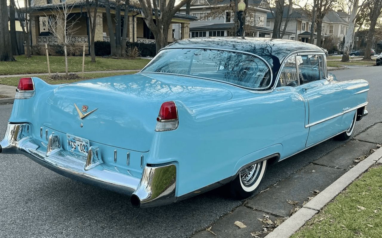 优雅的经典:1955年 Cadillac Fleetwood Series 62 座驾