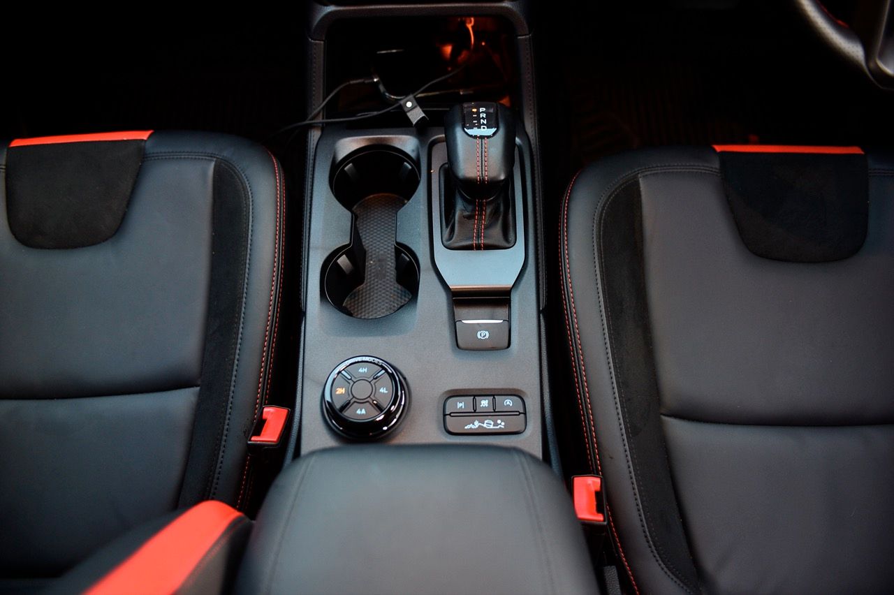 自动挡汽车上下陡峭坡道的驾驶技巧