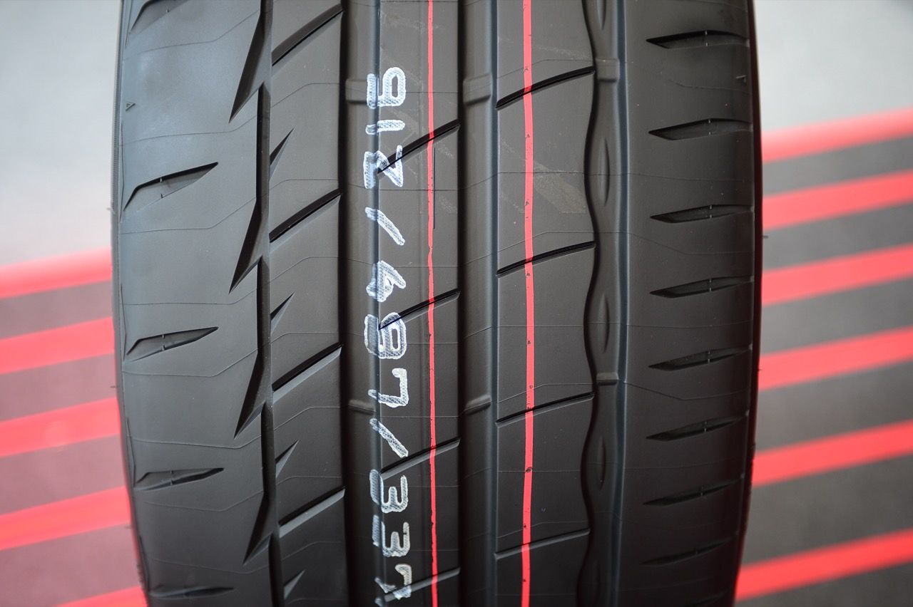 轮胎老化及使用寿命如何判断？