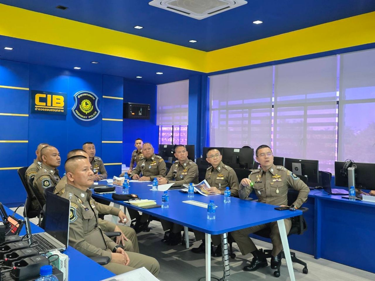 警方预计今日车辆进入曼谷超过64万辆，命令开设特殊车道以加速疏导