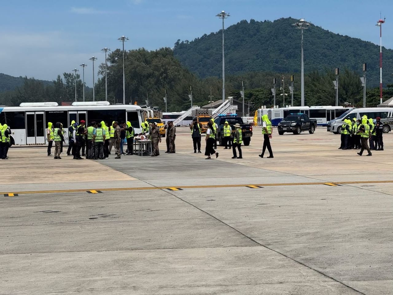 普吉机场主任透露在印度航空飞机厕所发现炸弹威胁信息