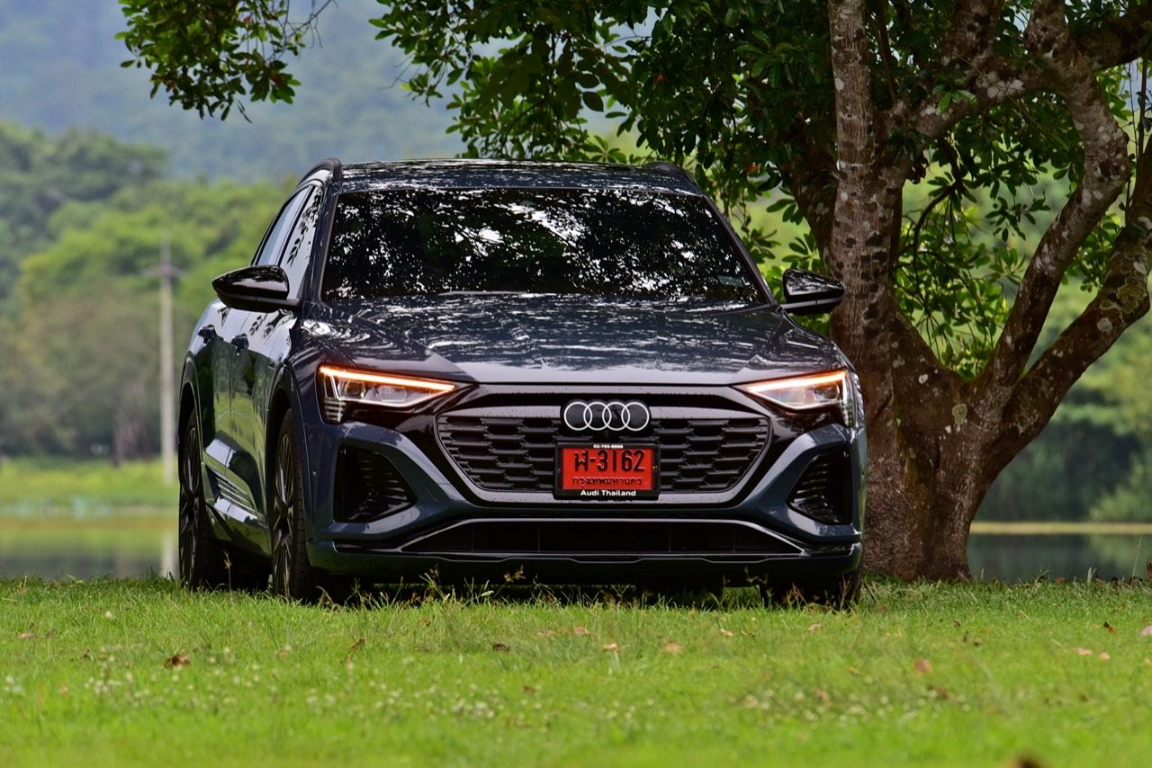 驾驶体验与价格诱惑 测试 AUDI Q8 Sportback e-tron 55 quattro S line Black Edition