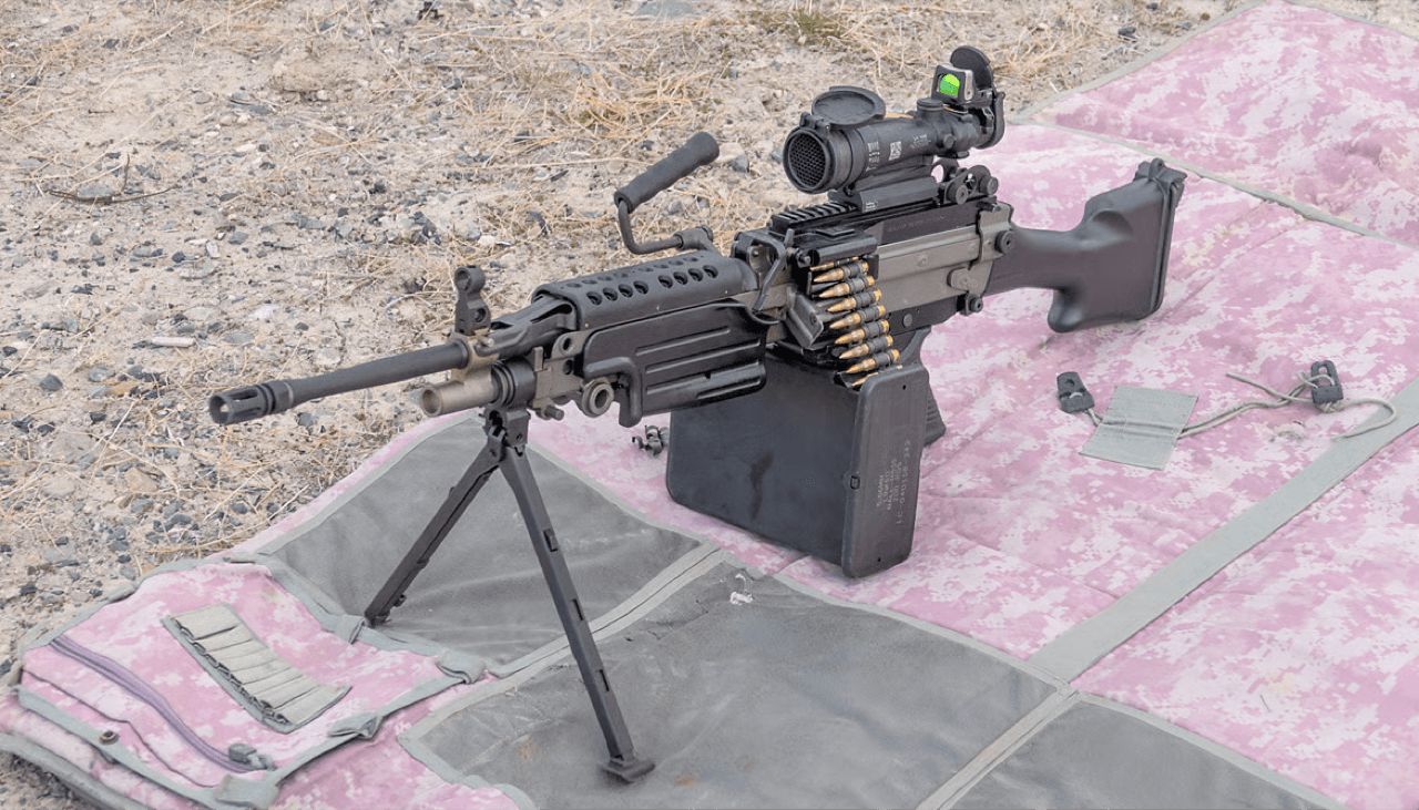 泰国军队的轻机枪和共同轴机枪