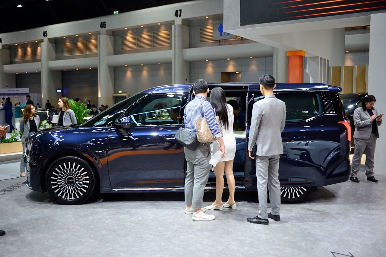 价格卓越的 ZEEKR 009 豪华 MPV 电动车 7 座