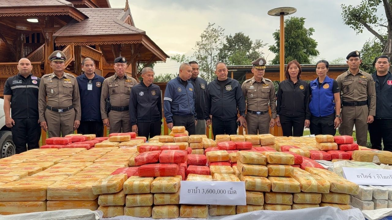 警察缴获大批毒品:364万颗摇头丸藏于豪华泰式房屋内,伪装成虾桶运输