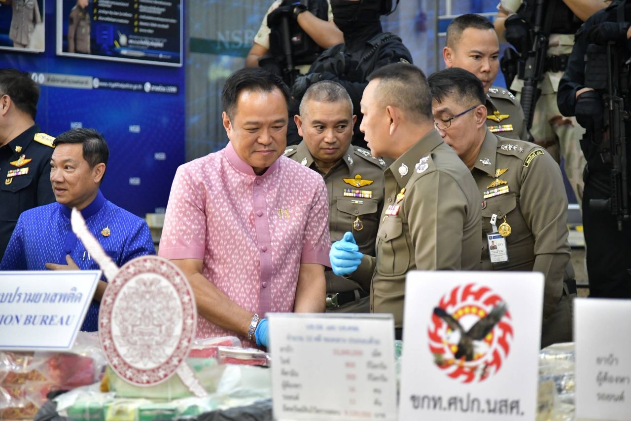 政府准备支持消灭毒品的行动，感谢官员们为人民的付出