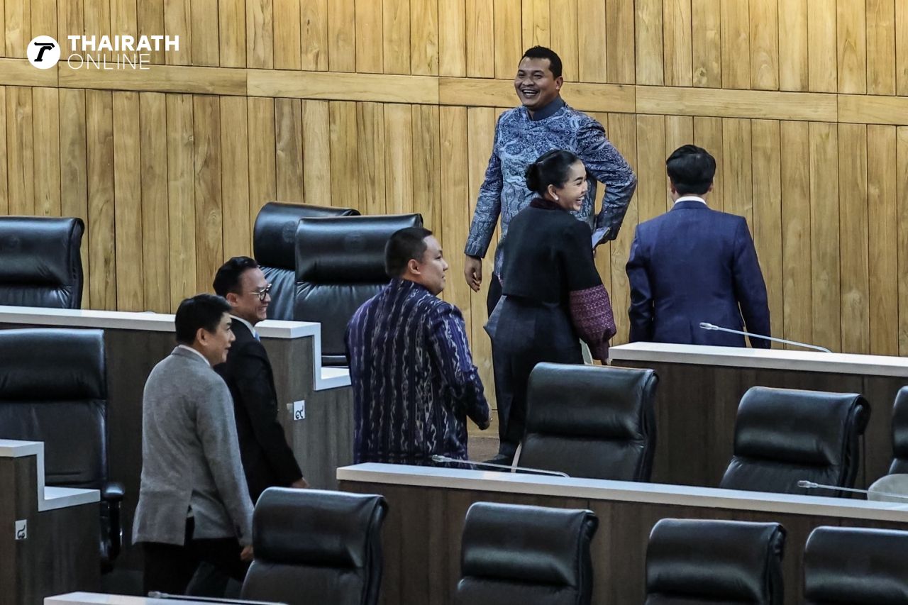 差点混乱 “柴亚·普拉玛” 获选为议会副主席第1位 - 泰民主党罢工