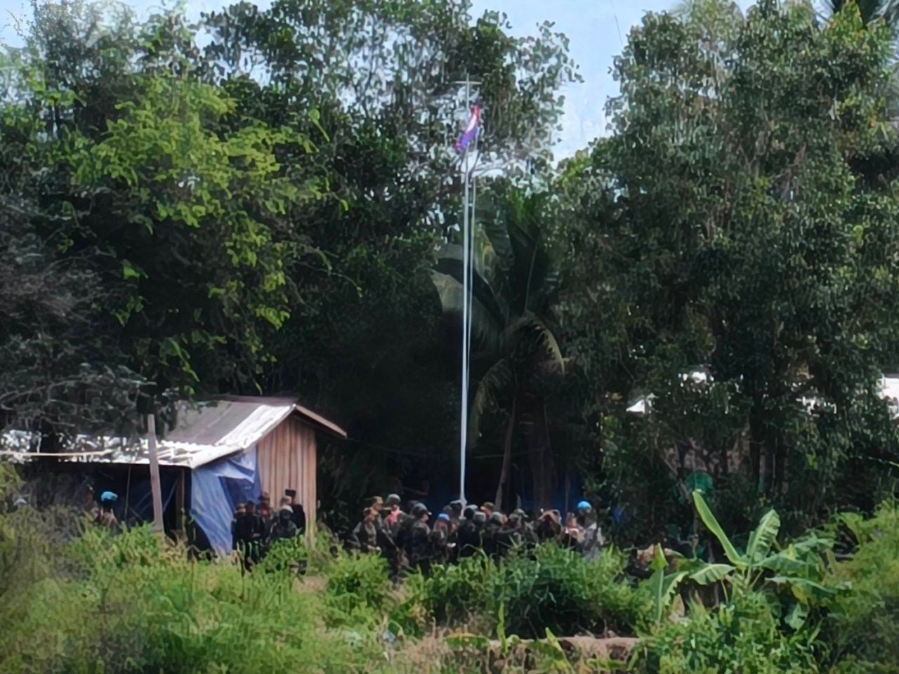 柬埔寨策划放爆竹，煽动指控泰国使用炸弹