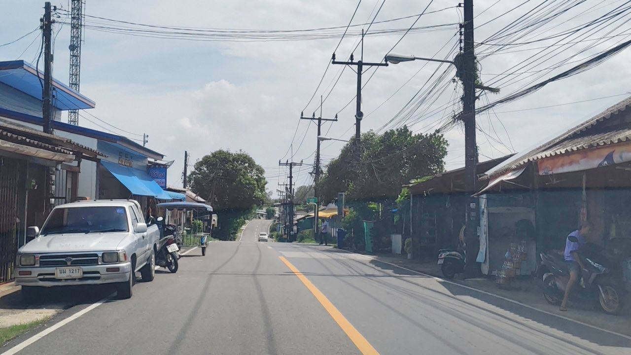 攀牙府水村居民未雨绸缪，提前准备撤离计划以应对“海啸”