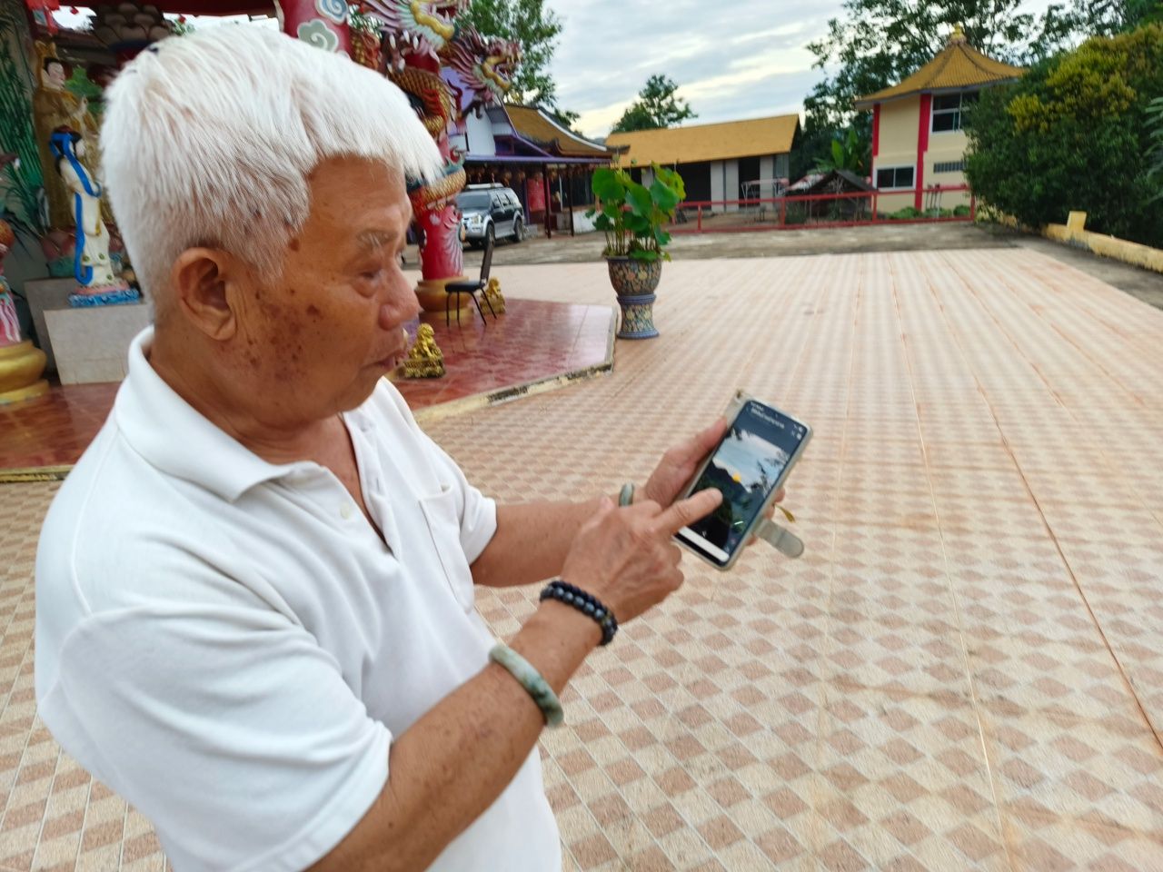 教授揭示奇异现象“尖峰山”变成金色的原因