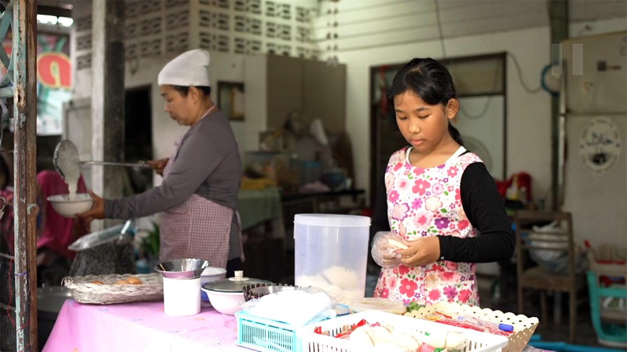 “小穆娜” 母女俩与生命中的粥店:奋斗抗击癌症,只愿彼此久伴