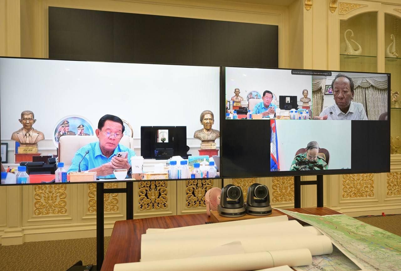 洪森发布照片喝咖啡通宵紧盯前线动态