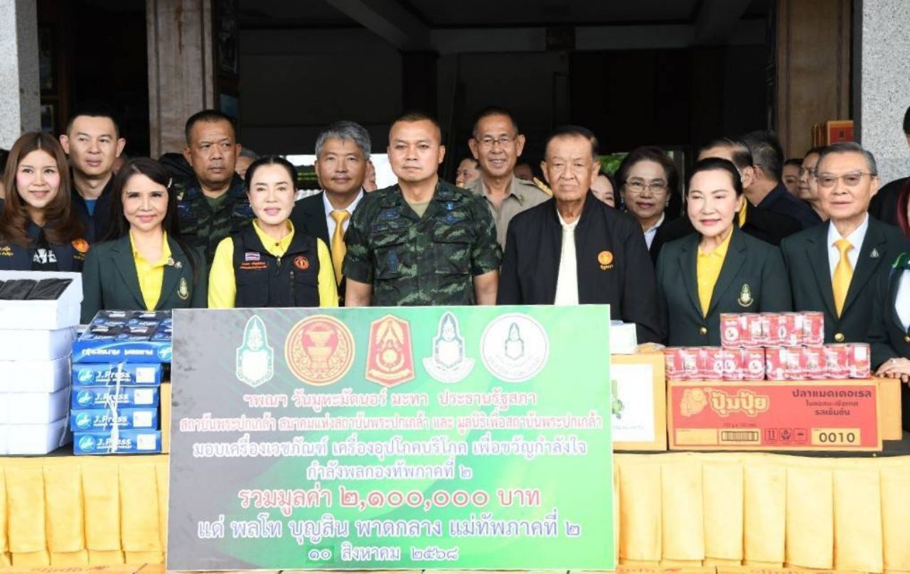 议会议长带领团队探访受伤士兵并接受医疗用品和必需品