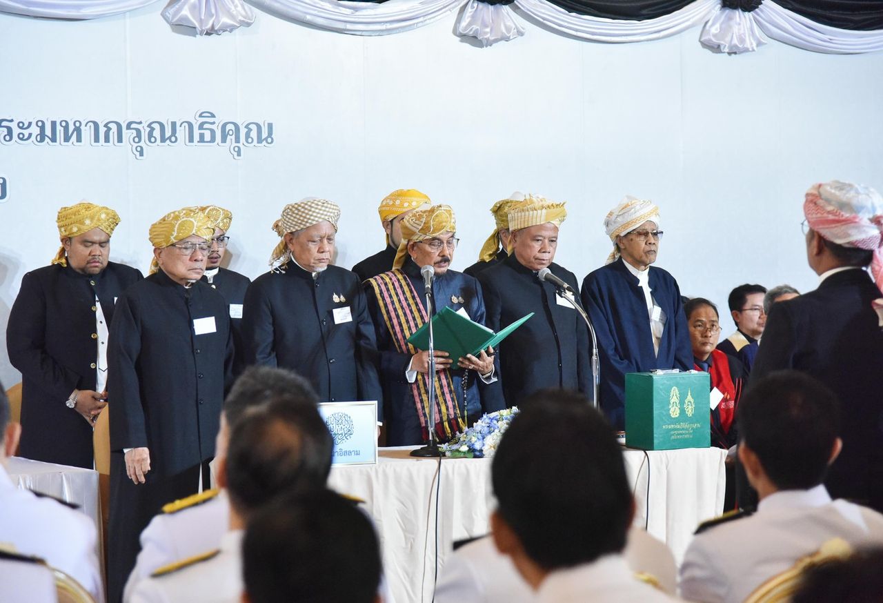 “总理阿努廷” 率内阁参加五宗教布施仪式，缅怀已逝皇后五十日