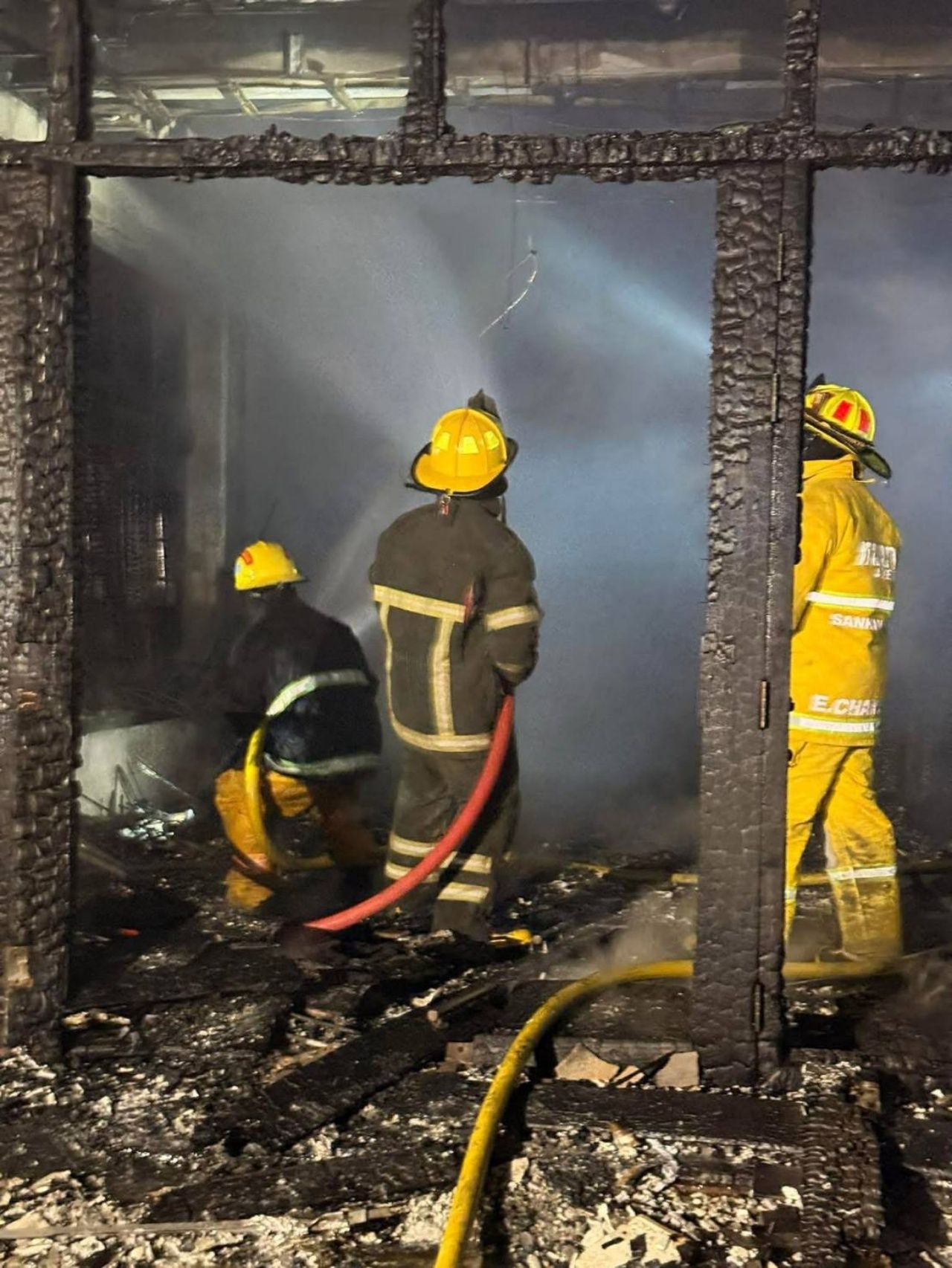 清迈市中心的夜间悲剧：住宅火灾导致5人死亡，疑为电路短路所致