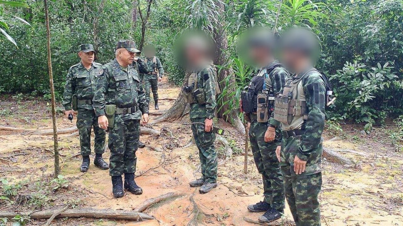 第二军副司令访问“普马克”地区，检视官兵生活情况