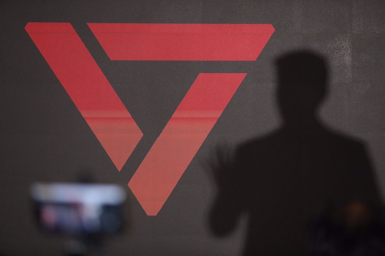 维拉育·甘珠差特的背景：无意外成为民众党总理候选人