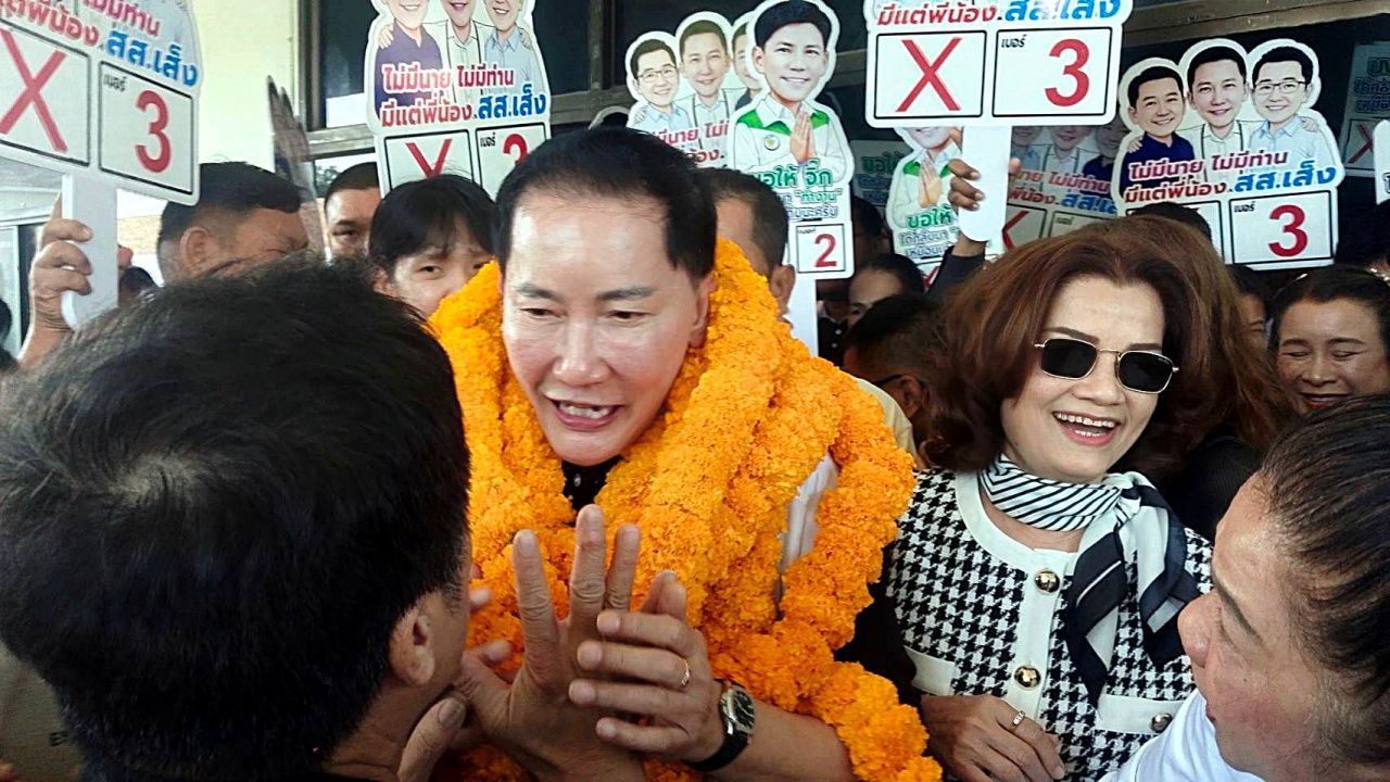 拉差布里的热闹竞选开始，'Nitikarnjana' 大家庭转党以保冠军