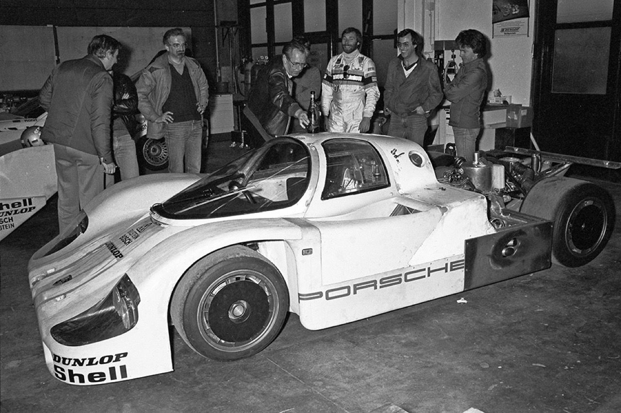 真实展示：Porsche 956 传奇赛车首次亮相泰国