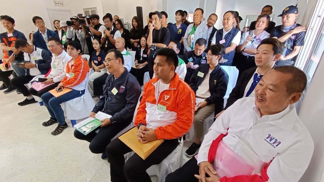 尖竹汶市热闹非凡注册国会议员的第一天 “维罗特”现身为人民党候选人加油