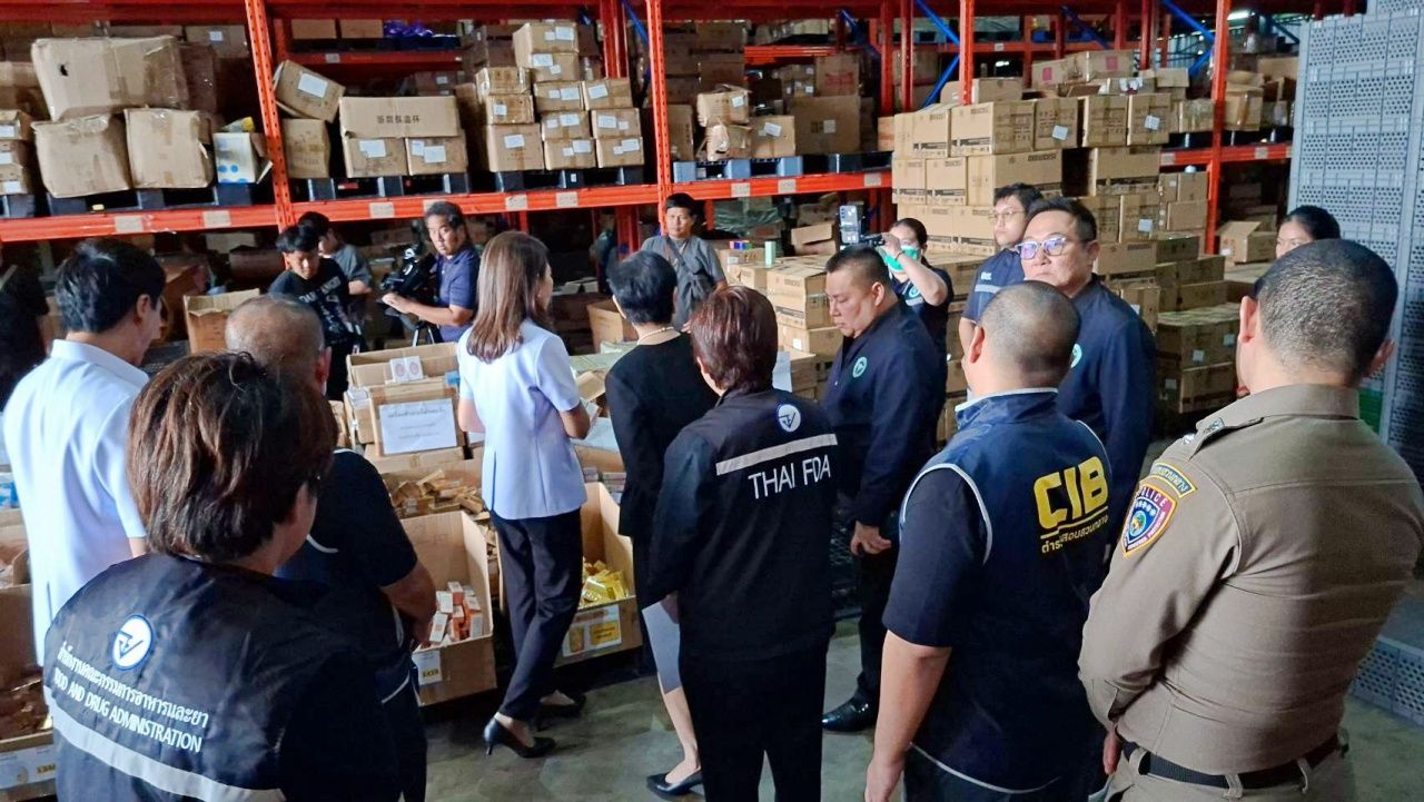 突袭取缔非法进口化妆品仓库，价值超700万