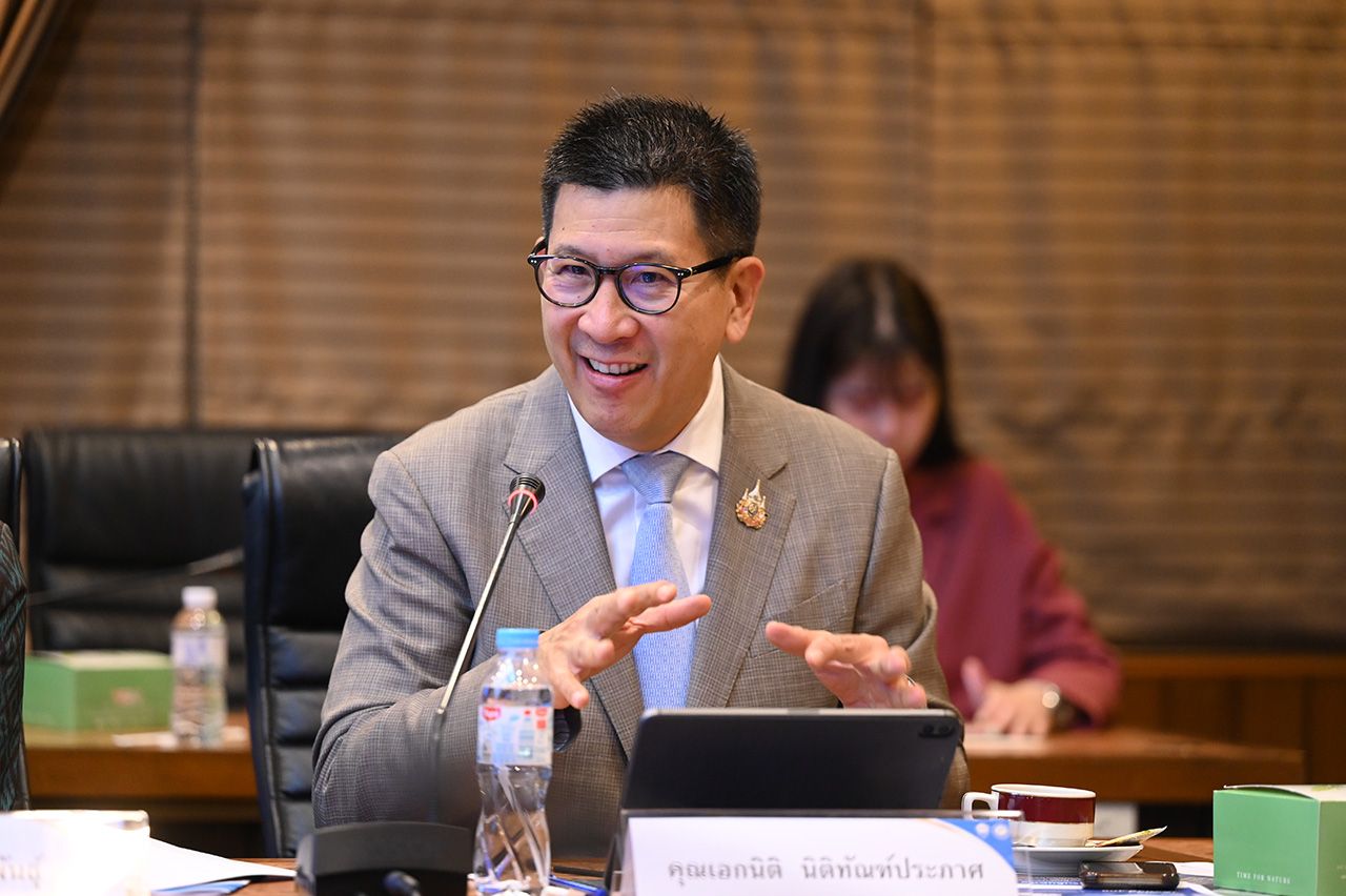 “阿努廷” 带领经济团队与泰国商会商讨，提出四项新政府紧急措施振兴国家
