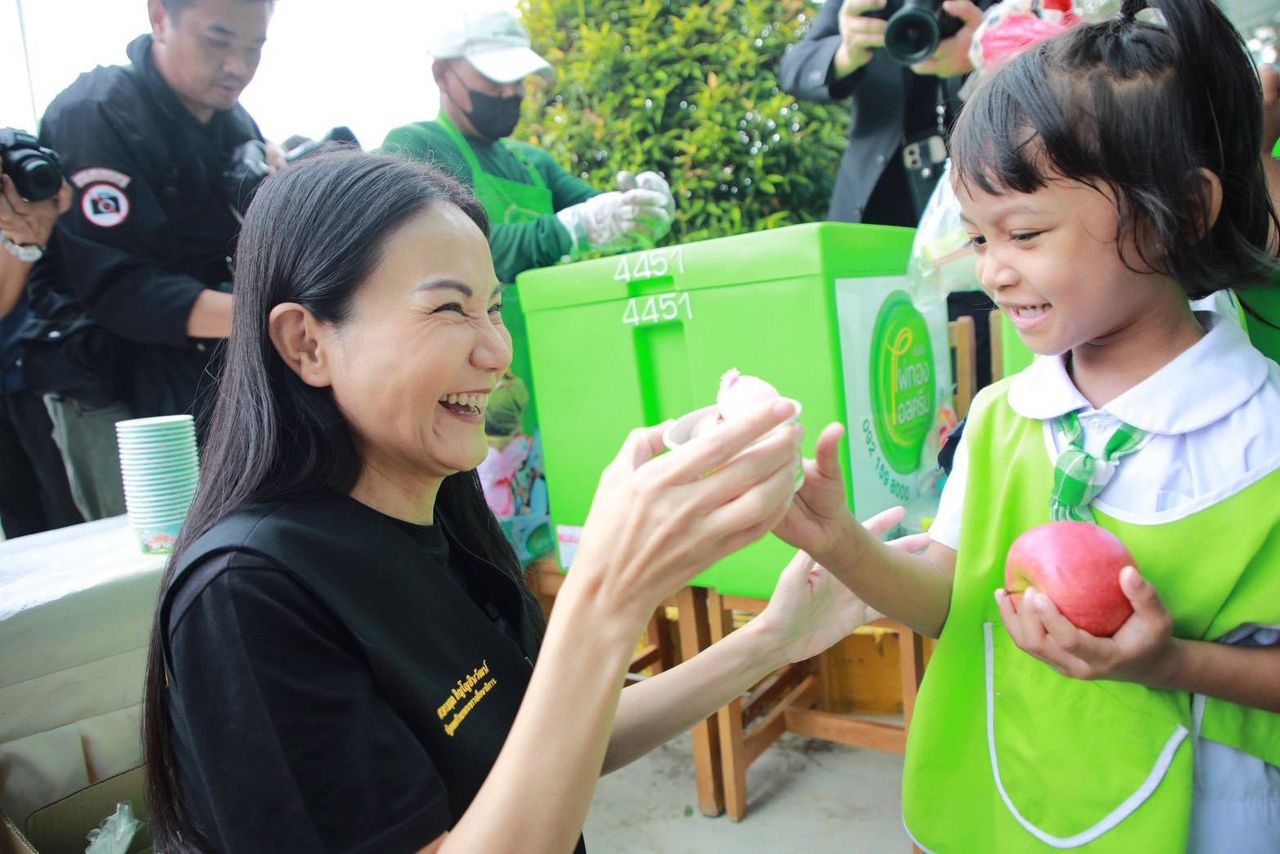 “纳伦能” 访问董里省 指示国家基础教育委员会 加快解决问题 推动特殊教育覆盖各地区