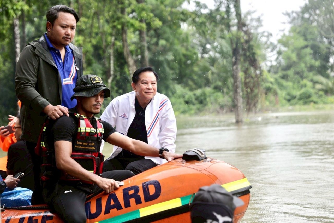 巴吞他尼洪灾 “皮拉潘” 分发1000份救济包,敦促议员照顾受灾者