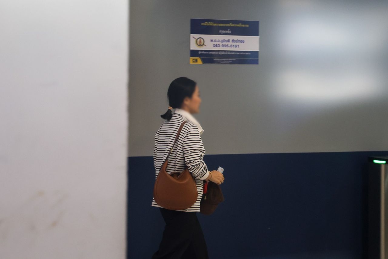 娜娜·瑞比娜在拘留室点了早餐虾炒罗勒配煎蛋,妹妹前来探望