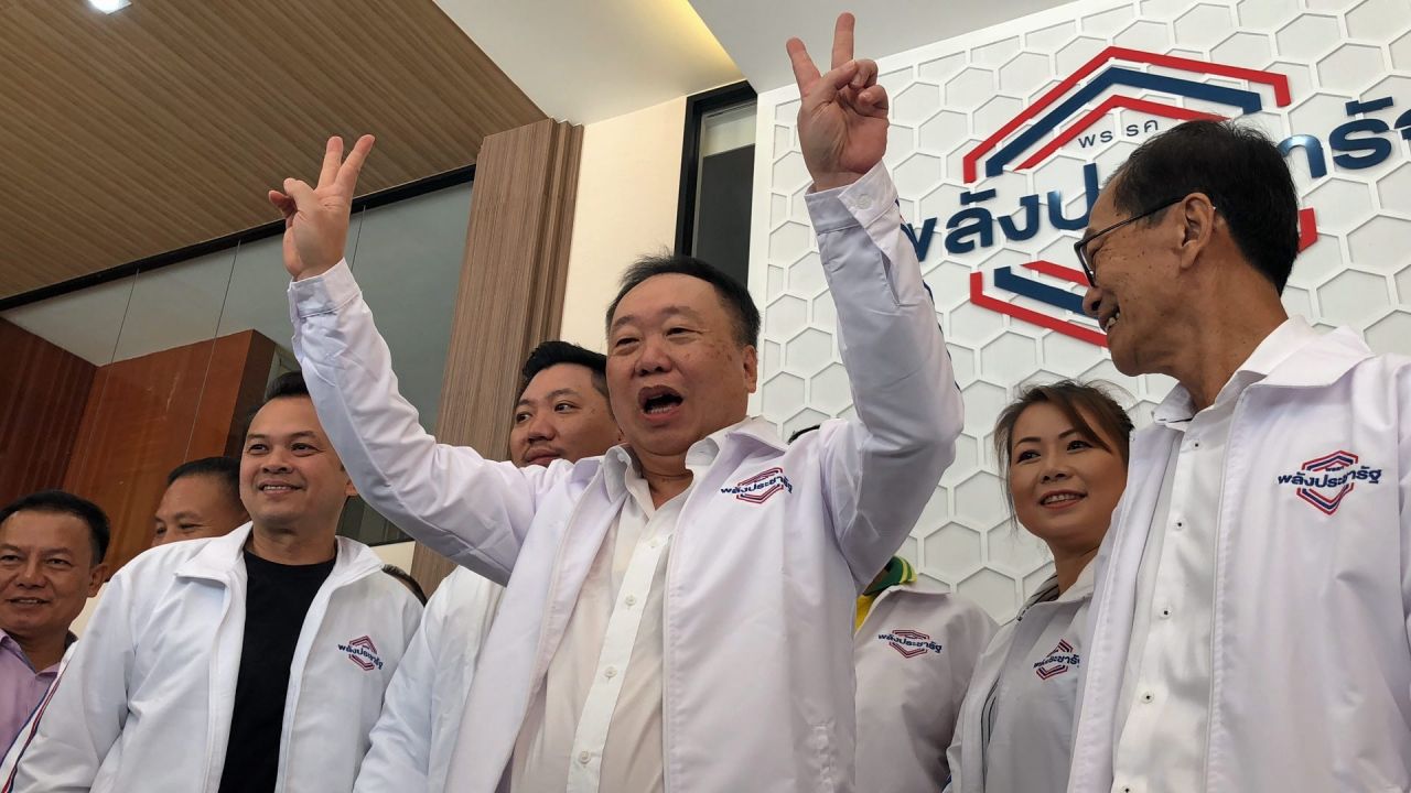 “素察 坦哲林” 传记，神秘的黑巫成为总理府部长，英拉内阁2