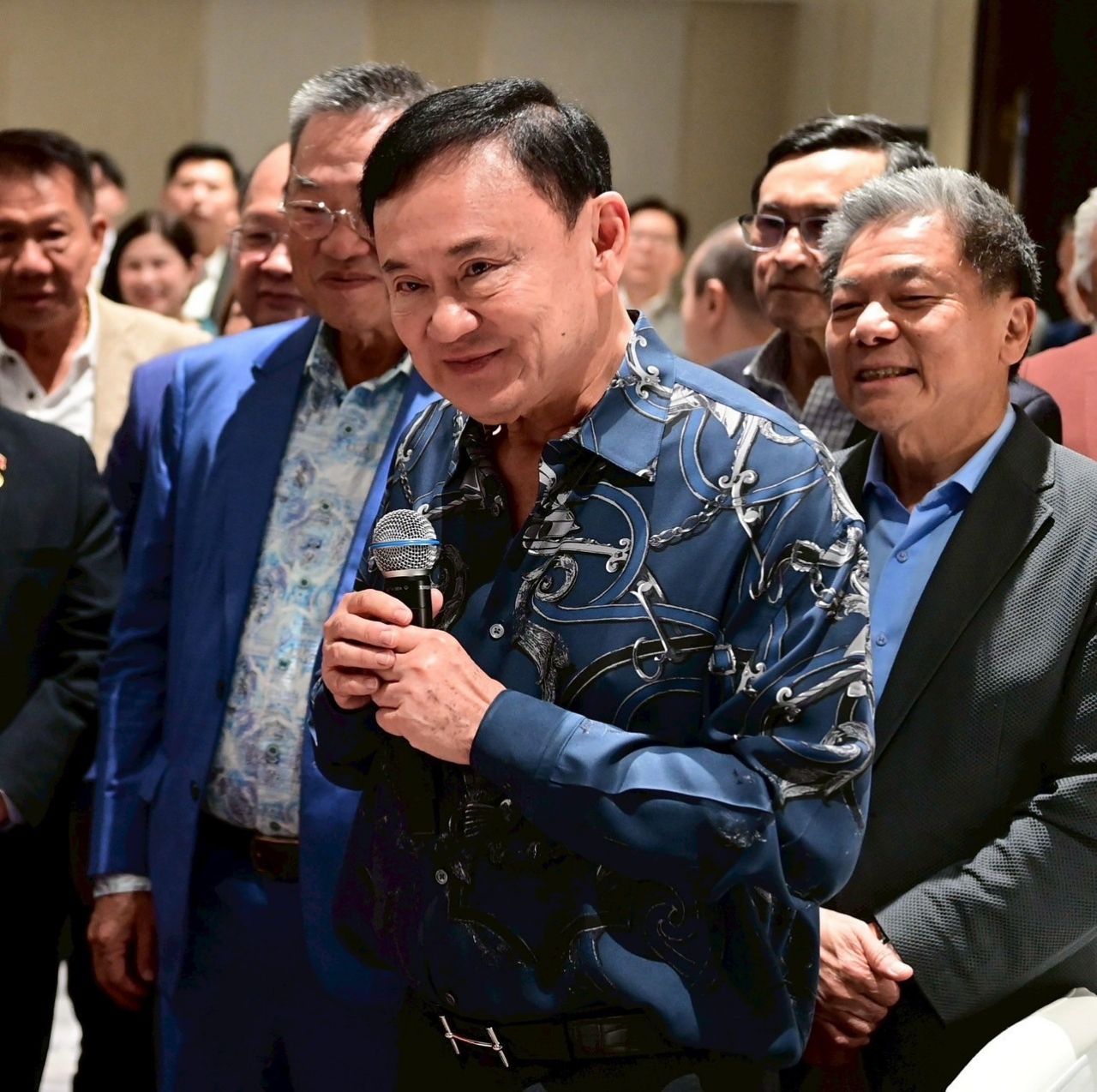 他信为“披猜·纳叻帕他朋”母亲88岁生日送上祝福，祝她健康长寿