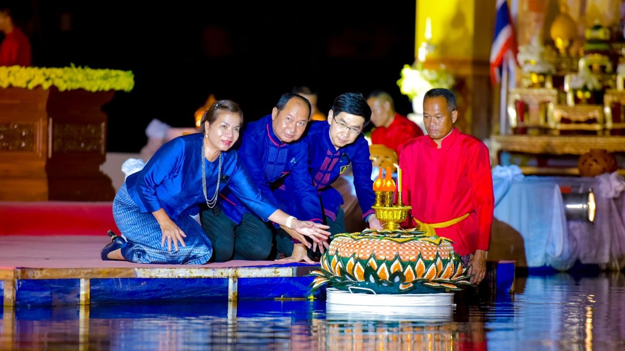 皇家赐予的水灯仪式,素可泰府年度传统水灯节活动