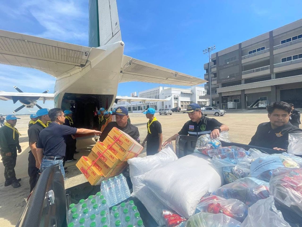 “达姆纳斯”命令农业市场组织紧急调配大米和饮用水，使用皇家雨量测量和农业航空协助合艾居民