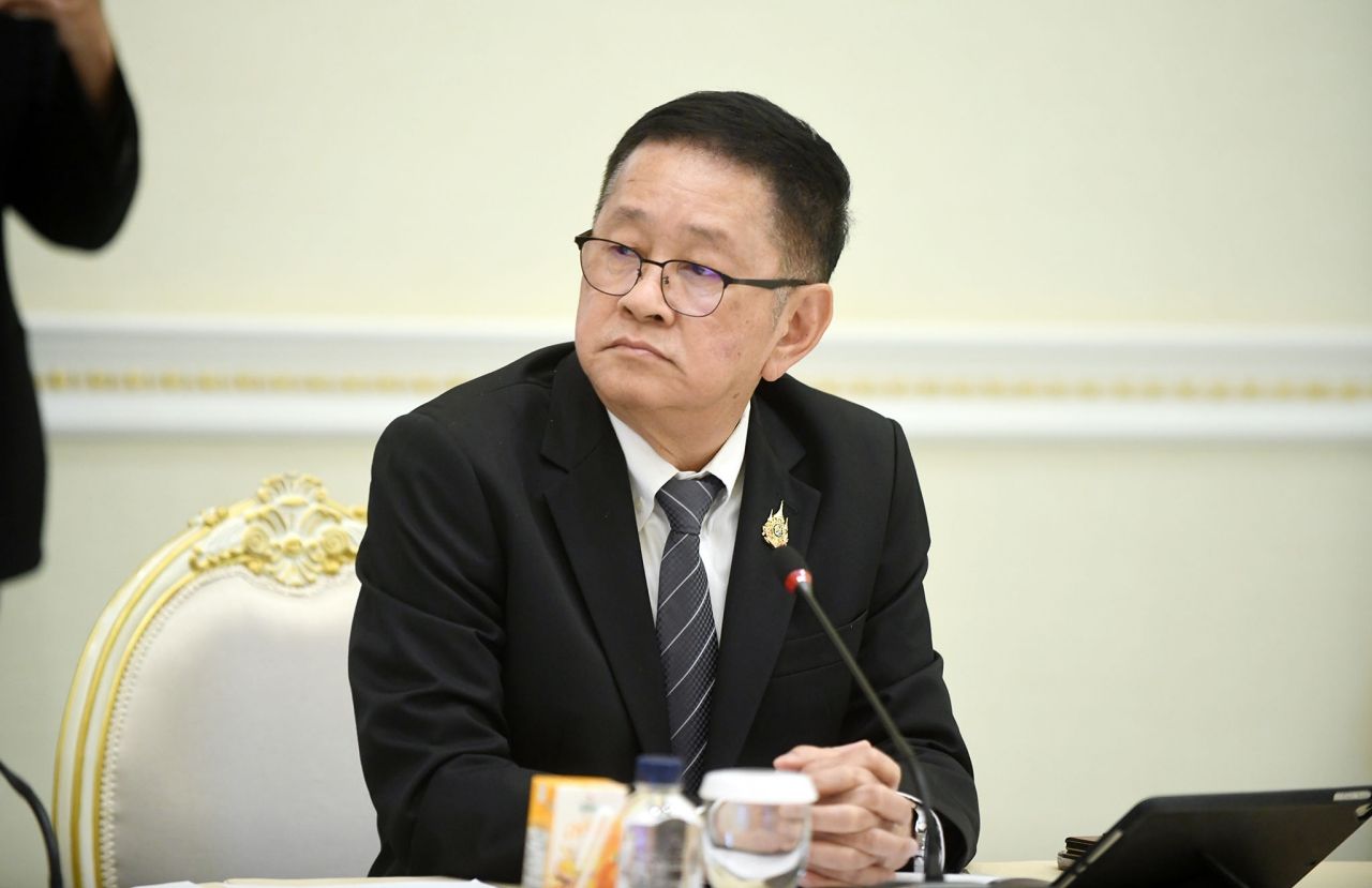 总理英拉敲定国家人工智能发展框架，目标在两年内培养人才