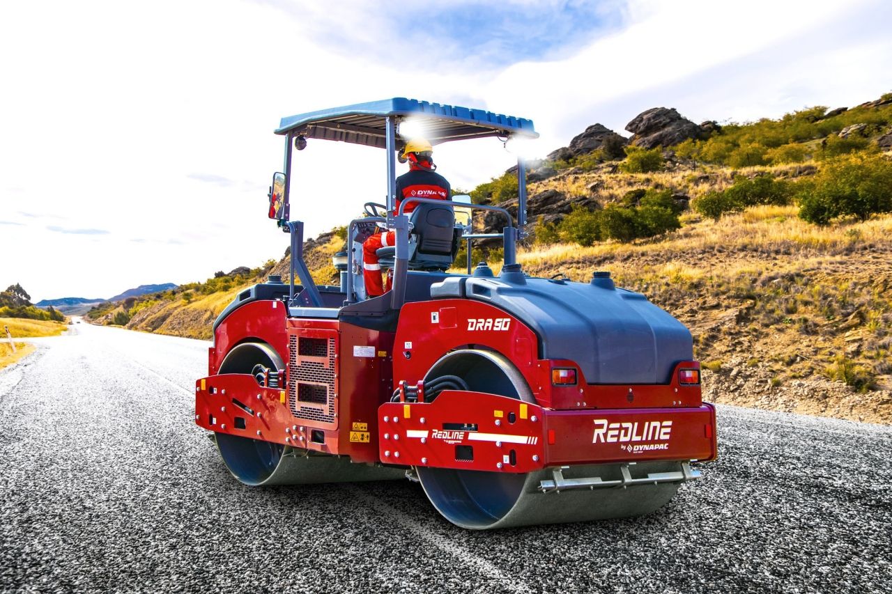 伊泰尔泰工业推出压路机和沥青摊铺机，开拓泰国道路市场